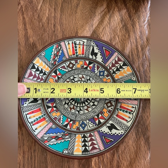 Hand painted signed Cusco plate - Picture 3 of 4